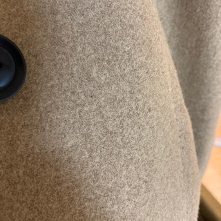 【メンズ】シルエットが綺麗に見えるキャメルのPコートの画像