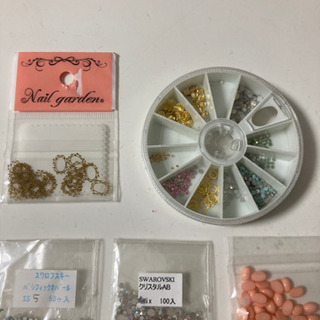 【値下げ→2000円】※バラ可※ネイル用品 LEDライト ジェル スワロフスキー メタルパーツ ラメ ホロ スターターキット ネイルグッズ ハンドメイドの画像