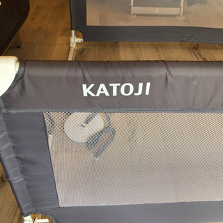 お値下げ！KATOJIカトージ　赤ちゃん転落防止　ポータブルベッドガード150cm（2セット）の画像