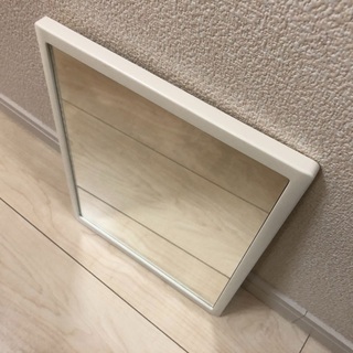 洗面台などに 木ねじ取付ミラーの画像