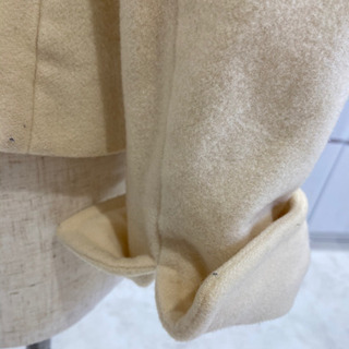 オフホワイトショートコートの画像