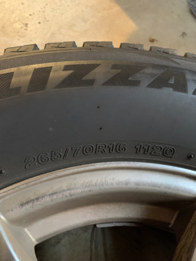 4本中古スタッドレス265/70R16ブリザック　パジェロ、サーフなどに希少！