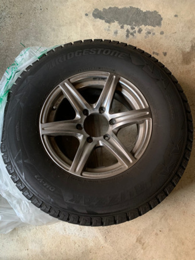 4本中古スタッドレス265/70R16ブリザック　パジェロ、サーフなどに希少！