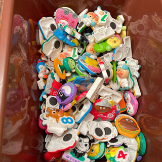 アンパンマン、コッシー、ポケモンのおもちゃの画像