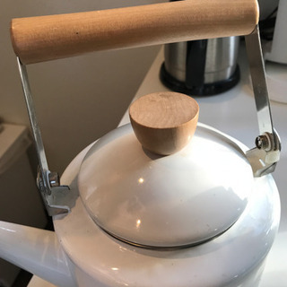 ホーロー　白　ヤカンの画像