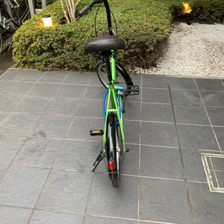 折り畳み自転車　ノーパンクタイヤの画像