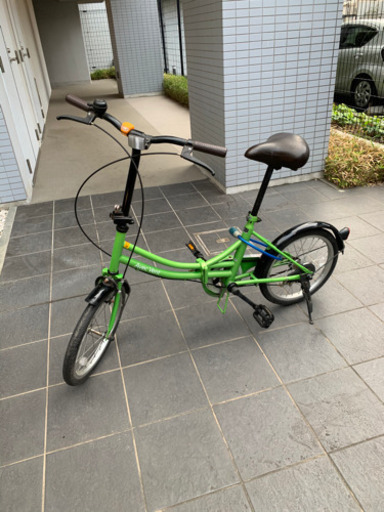 折り畳み自転車　ノーパンクタイヤ