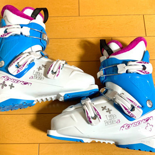 【値下げしました6000円→5000円】ジュニアスキーブーツノルディカ23.5cmの画像