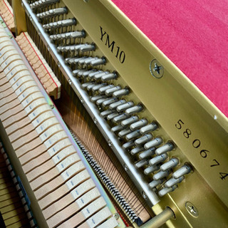 ヤマハのスタンダードアップライトピアノYM10の画像