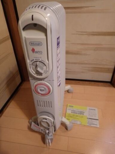 DeLonghi デロンギ オイルラジエターヒーター F字型フィン9枚 【3～8畳用】 V550912EFS（中古）