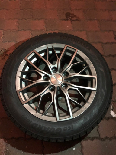 スタッドレスタイヤ　205/55R16 5×120
