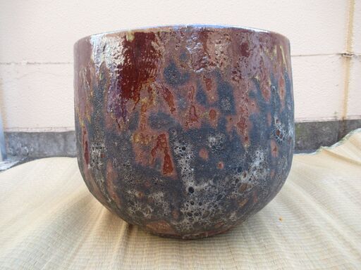 世田谷区近辺配送可能（下見OK）　植木鉢　 釉薬陶器製（特殊仕上げ）  L17号 アビスラブカ・ボウル 50cm (ラスティブラック) (YT-AB-L03K17E)  丸型ボール 全高40cm×直径50cm 底穴あり 釉薬陶器 陶器鉢 高温焼成 プランター ポット 園芸 ガーデニング　高温焼き締めで寒冷地でも使える丈夫な鉢