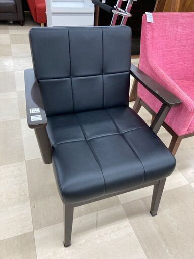 ニトリ 肘付きダイニングチェア パラブール