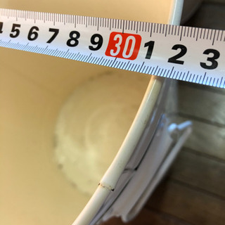 白　ブリキバケツ型　物入れ　２つの画像