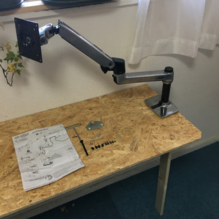 Ergotron モニターアームの画像
