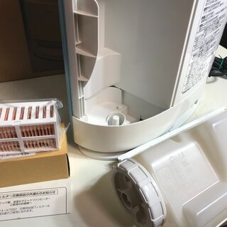 【美品】ウィルス対策 高級加湿セラミックファンヒーター 加湿フィルター新品の画像