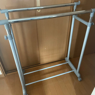 ハンガーラックの画像