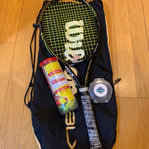 硬式テニス　ラケット　グリップテープ、球付き