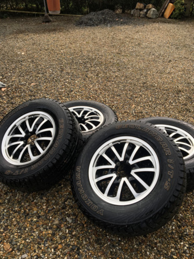 スタッドレスタイヤ　265/65/17