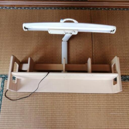 【取引完了】電気スタンド付の本棚（学習机用）