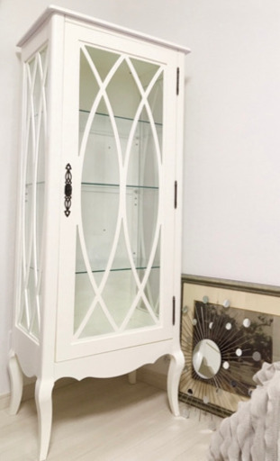 配送ご希望者様 交渉中【美品】北欧家具 ガラスキャビネット 猫脚キュリオケース WH