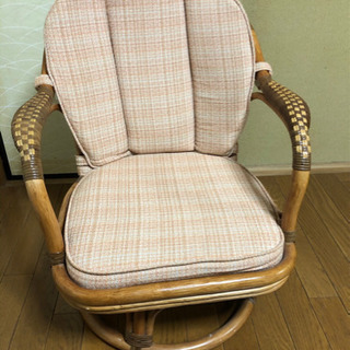 【0円】籐の回転座椅子の画像