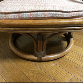 【0円】籐の回転座椅子の画像