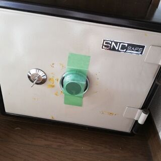 古い金庫さしあげます。