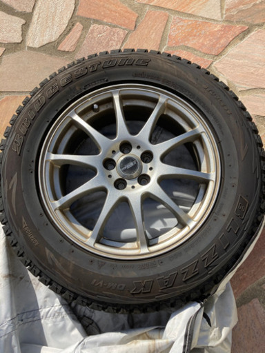 【スタッドレスタイヤ16インチ】BLIZZAK 215/65R16 DM-V1
