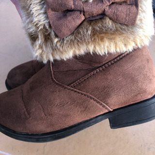 美品　ショートブーツ　ブーティ　19㎝　女の子　ファー　リボン付きの画像