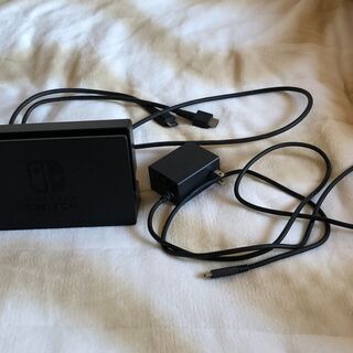 Nintendo Switch 本体（画面に線有）の画像