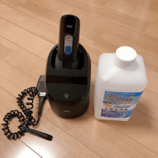 BRAUN ブラウン　電気シェーバー　洗浄機付き