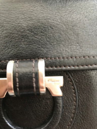 フェラガモ二つ折り財布