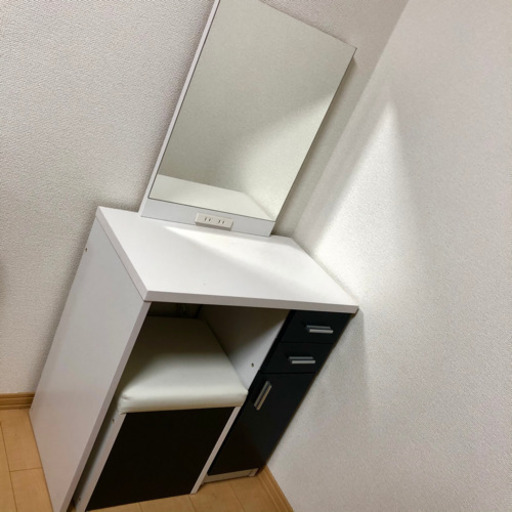 ☆売却済み☆一面鏡 ドレッサー スツール 収納 化粧台 コンセント付き メイク机