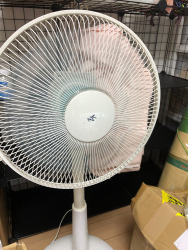 扇風機1000円風力と高さ調整可、タイマー付き