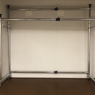 伸縮できる押入れハンガーラック2段の画像
