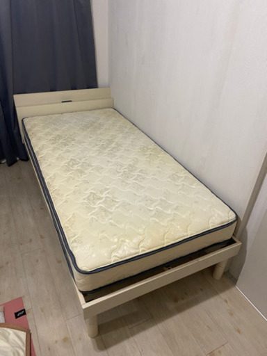 マットレス付きシングルベッド