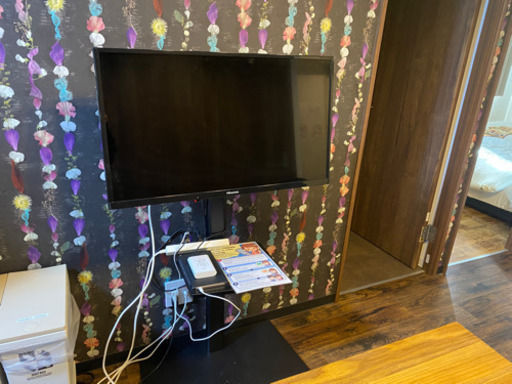 【大阪】32型テレビ　テレビ台付き