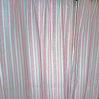 カーテン　ピンクベージュ系の織り柄【共布タッセル付き】の画像