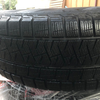 スタッドレスタイヤ18インチの画像