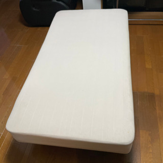 無料マットレス付きシングルベッドの画像