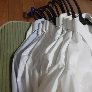 YシャツM-Lサイズ14着＋ハンガー　まとめて売ります！の画像