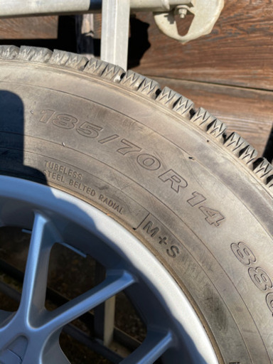 スタッドレスタイヤ　185/70R14