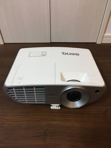 BenQ フルHDプロジェクター　w1060