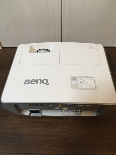 BenQ フルHDプロジェクター　w1060