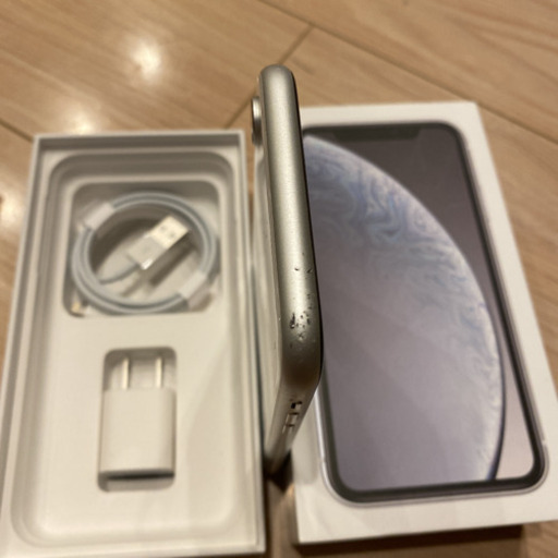 ソフトバンク iPhone XR ホワイト 値下げします！