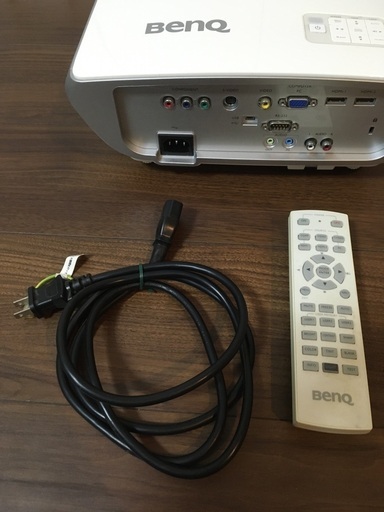 BenQ フルHDプロジェクター　w1060