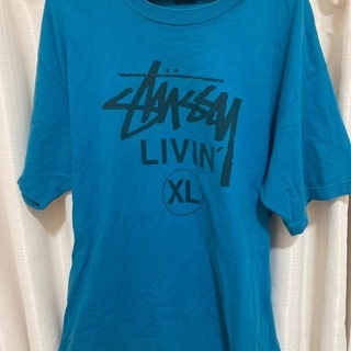 ブルー色のステューシーのTシャツ