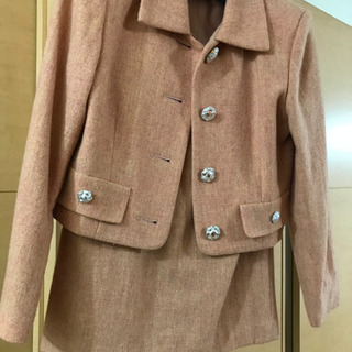 サーモンピンク　スーツ