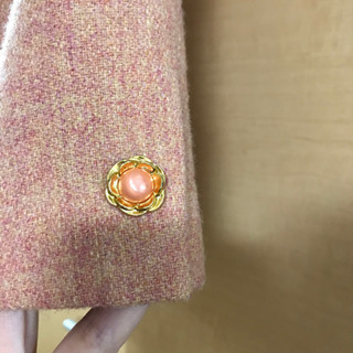 サーモンピンク　スーツの画像